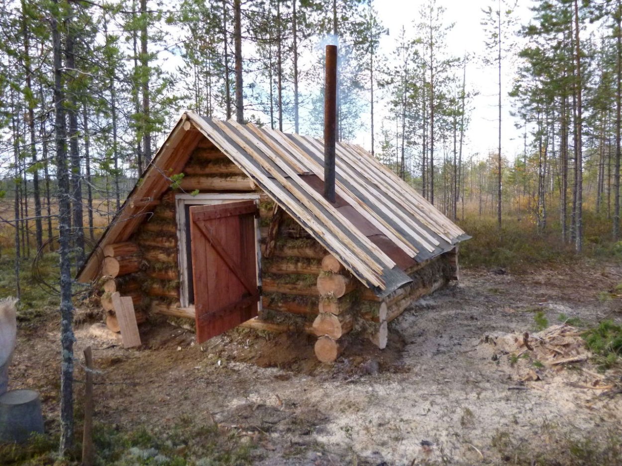Охотничья изба землянка