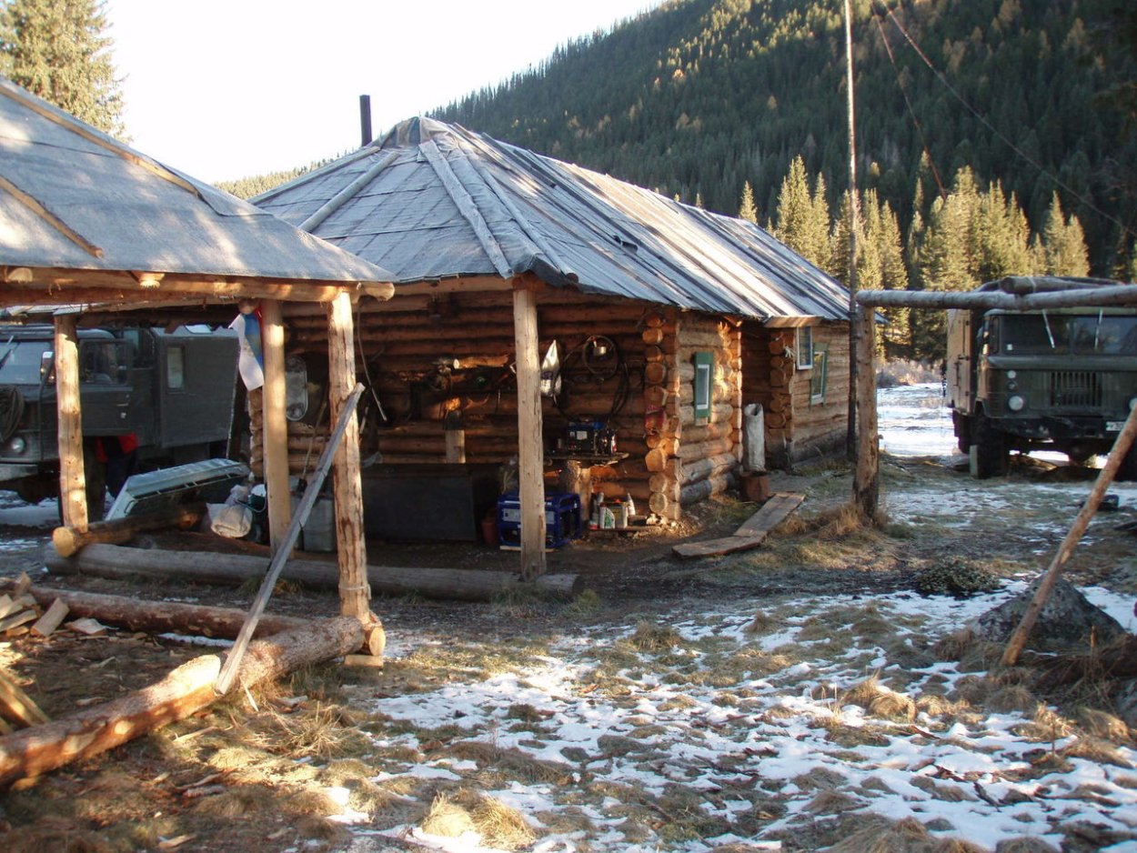 Охотничьи заимки в тайге