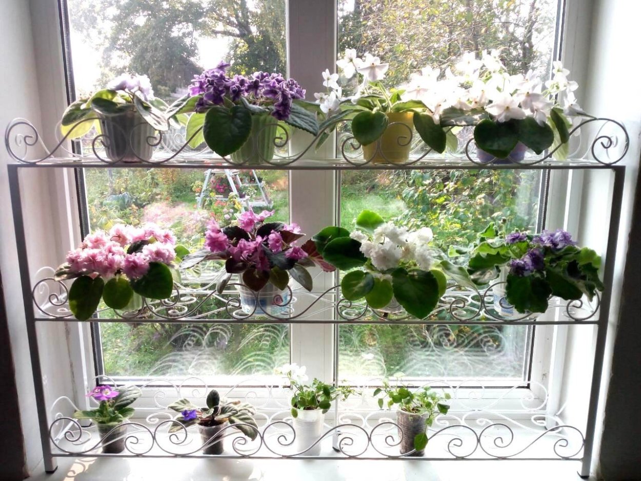 Полка для цветов на подоконник