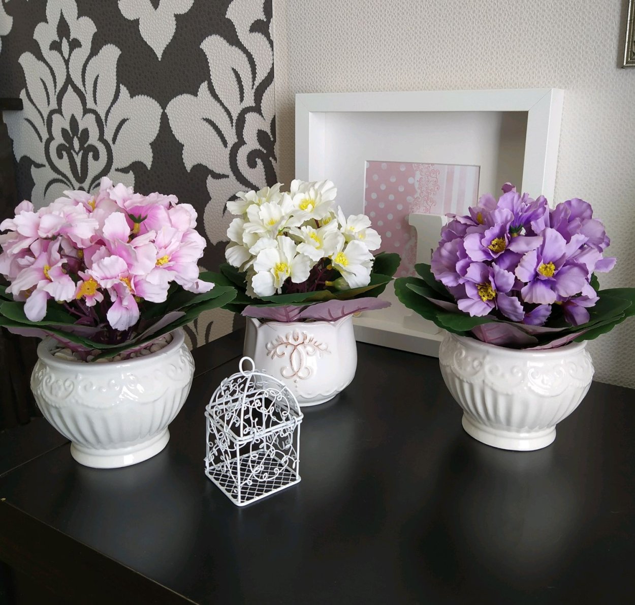 Фиалки в интерьере квартиры