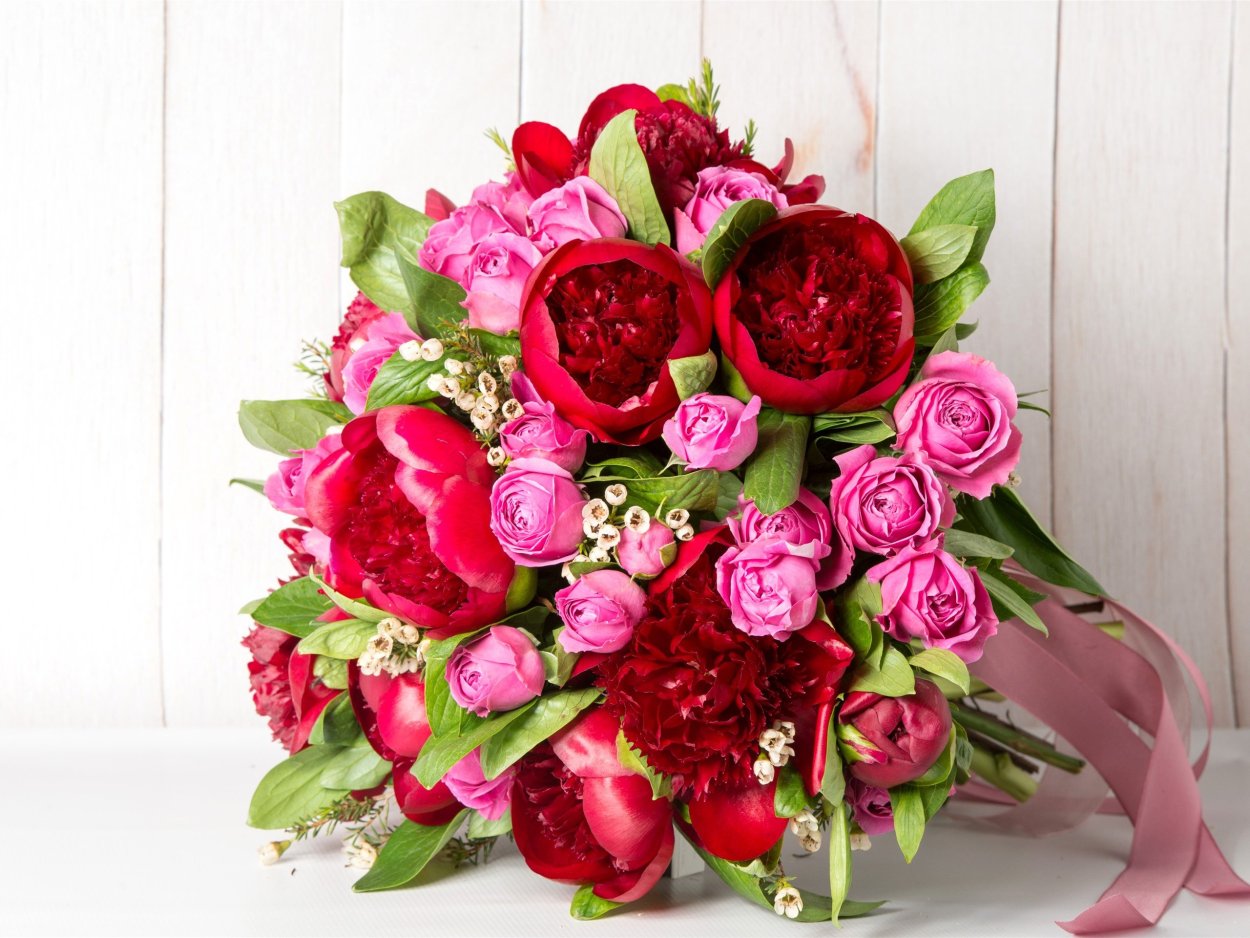 Розоподобные пионы букет