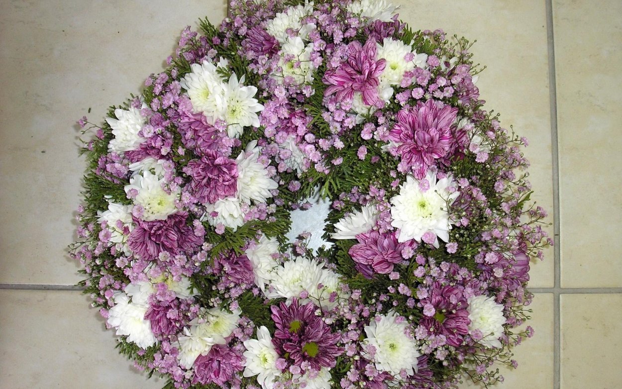 Букет из астр и хризантем