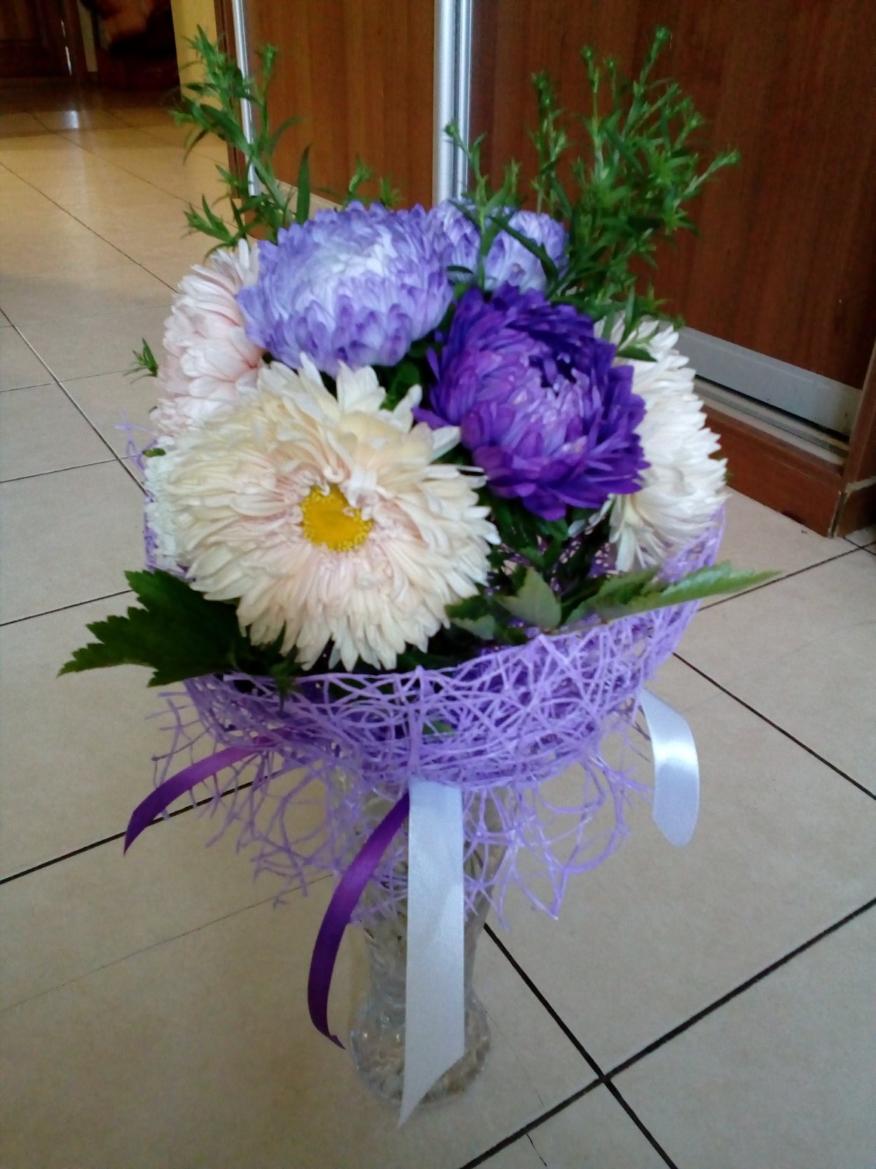 Букет из астр и хризантем