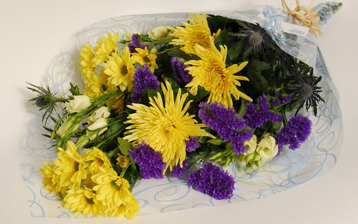 Розы астры хризантемы букет