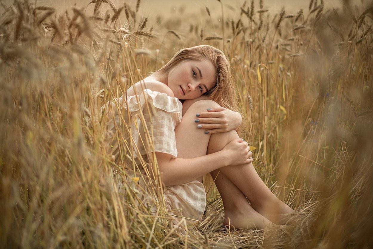 Фотосессия с молоком в поле