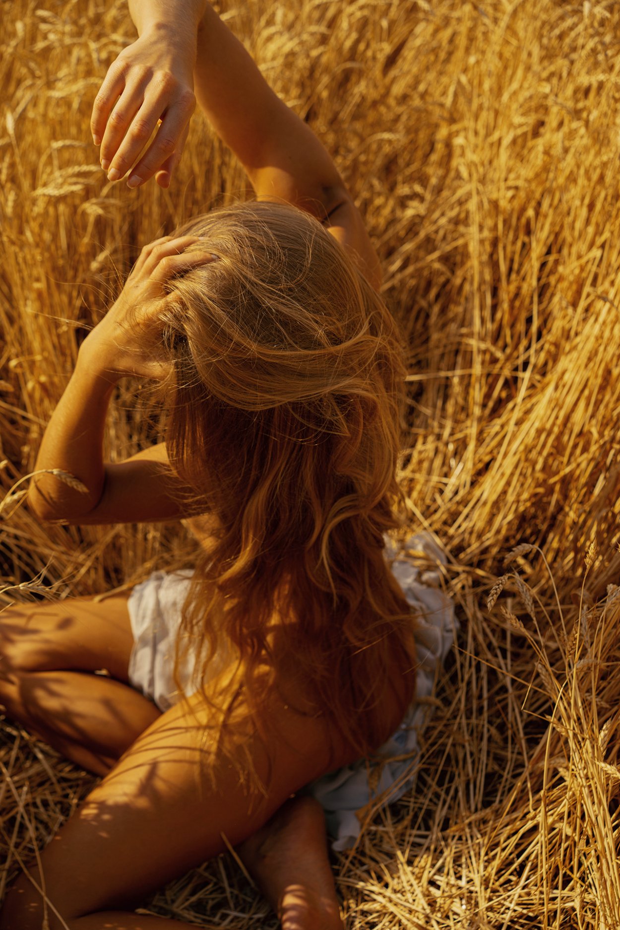 Девушка в поле