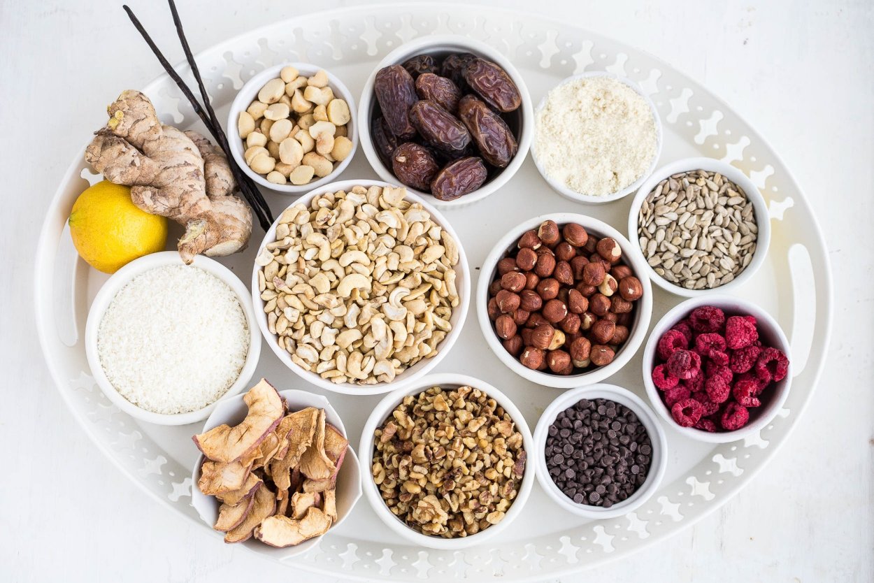 Орехи сухофрукты специи