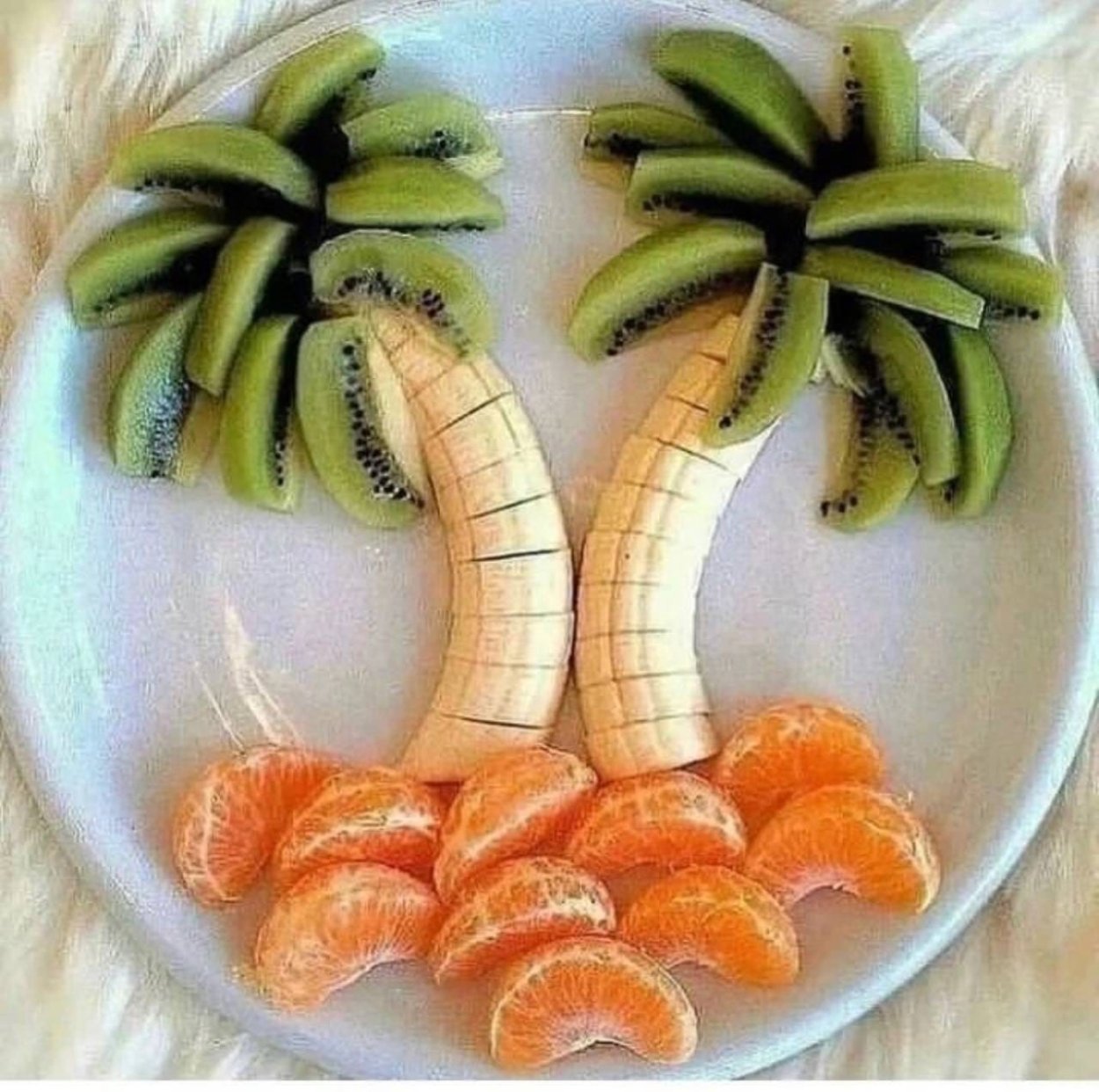 Оригинальная нарезка фруктов