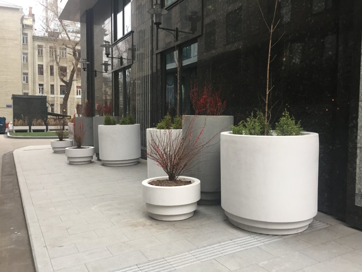 Современные вазоны уличные