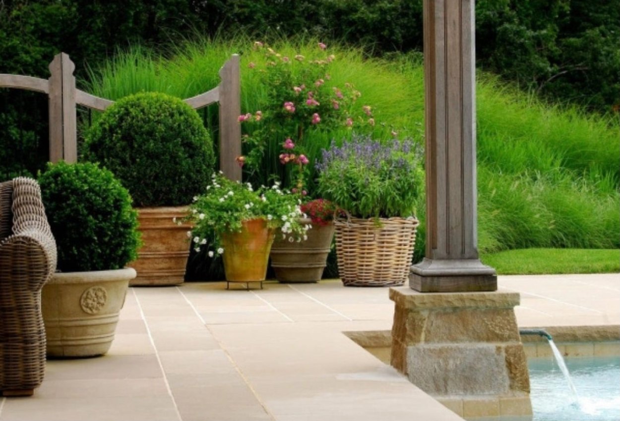 Вазоны в ландшафте