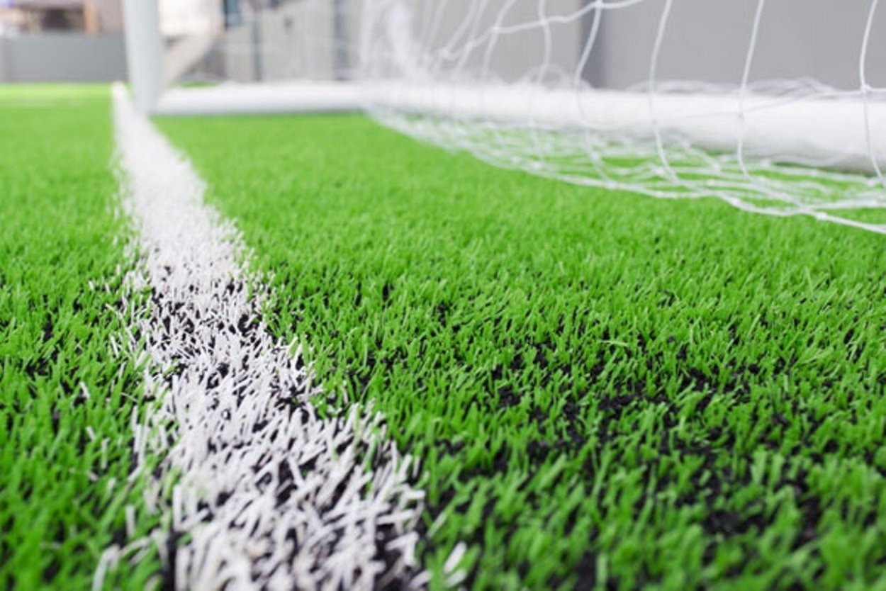 Футбольное поле газон