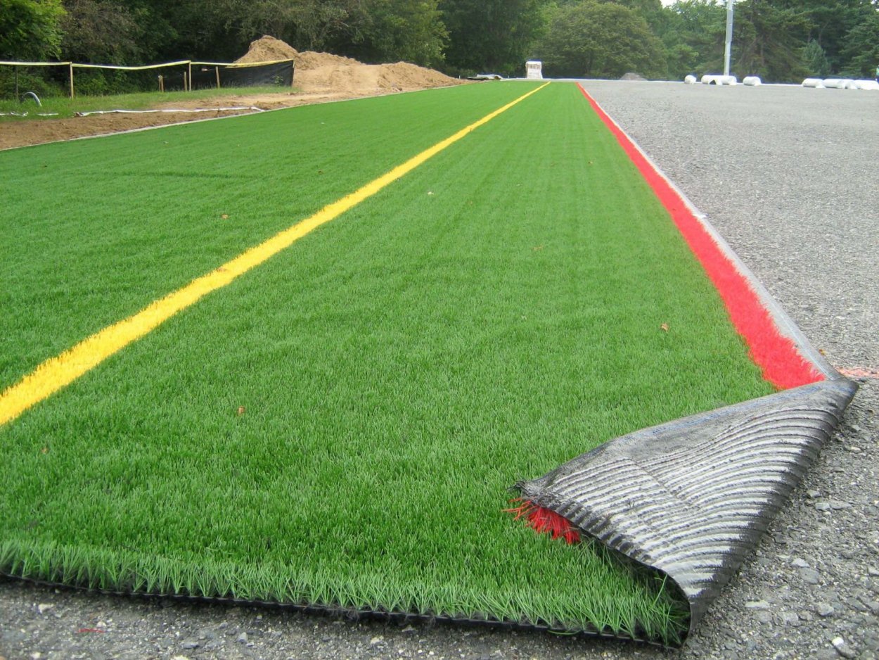 Синтетическое покрытие футбольного поля