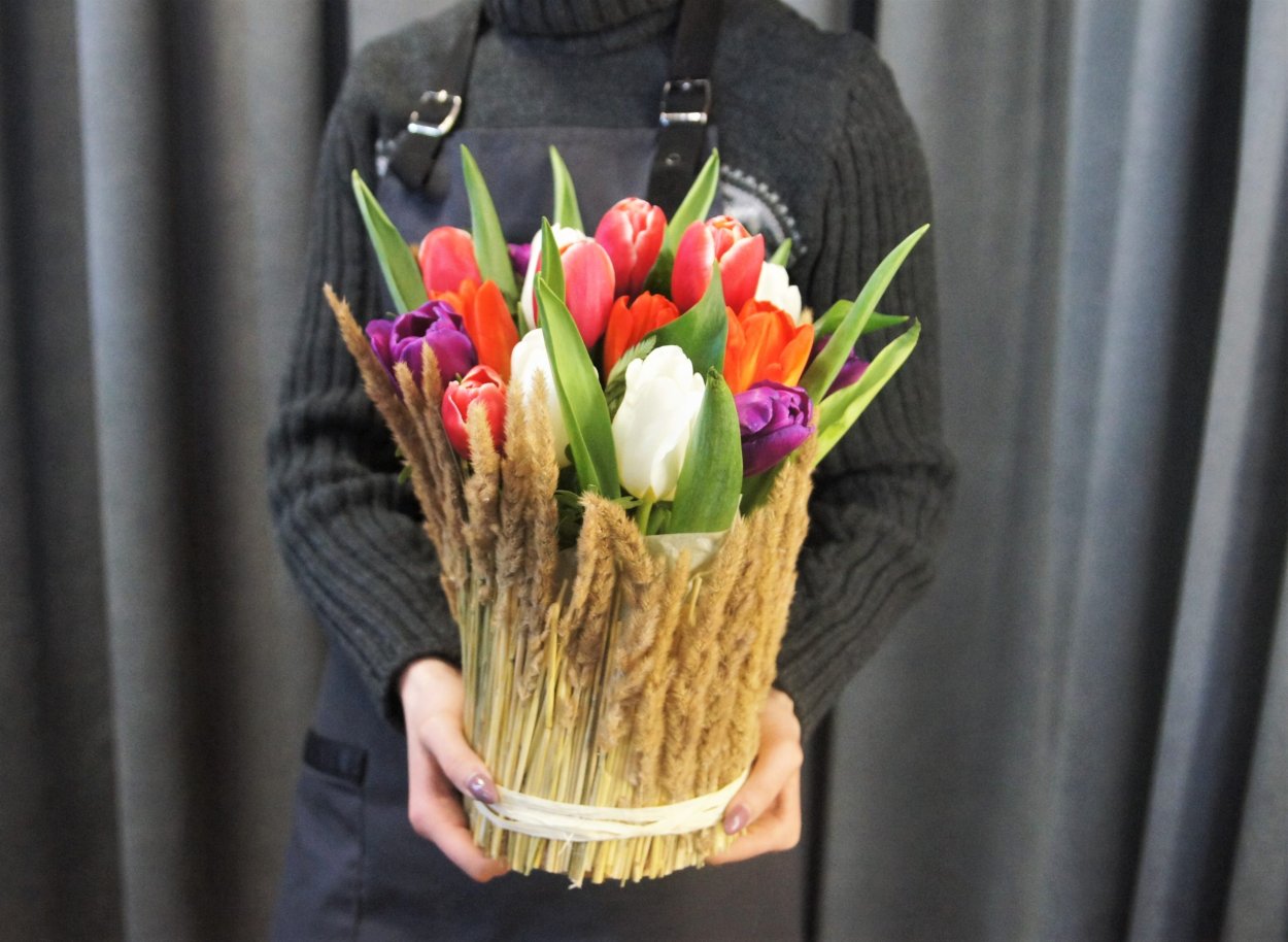 Тюльпаны в кашпо