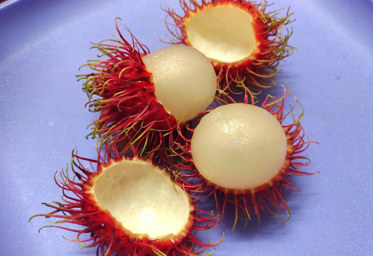 Экзотический фрукт рамбутан