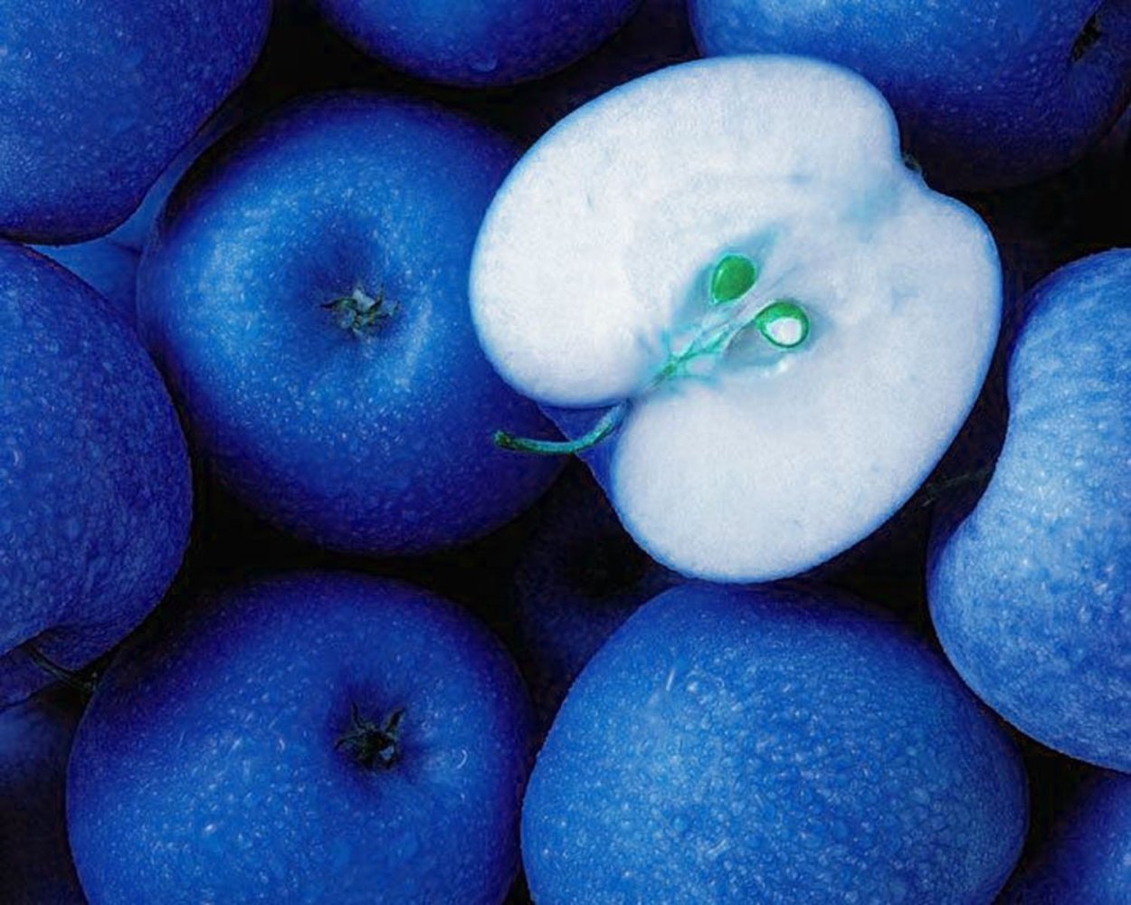 Фрукты синего цвета