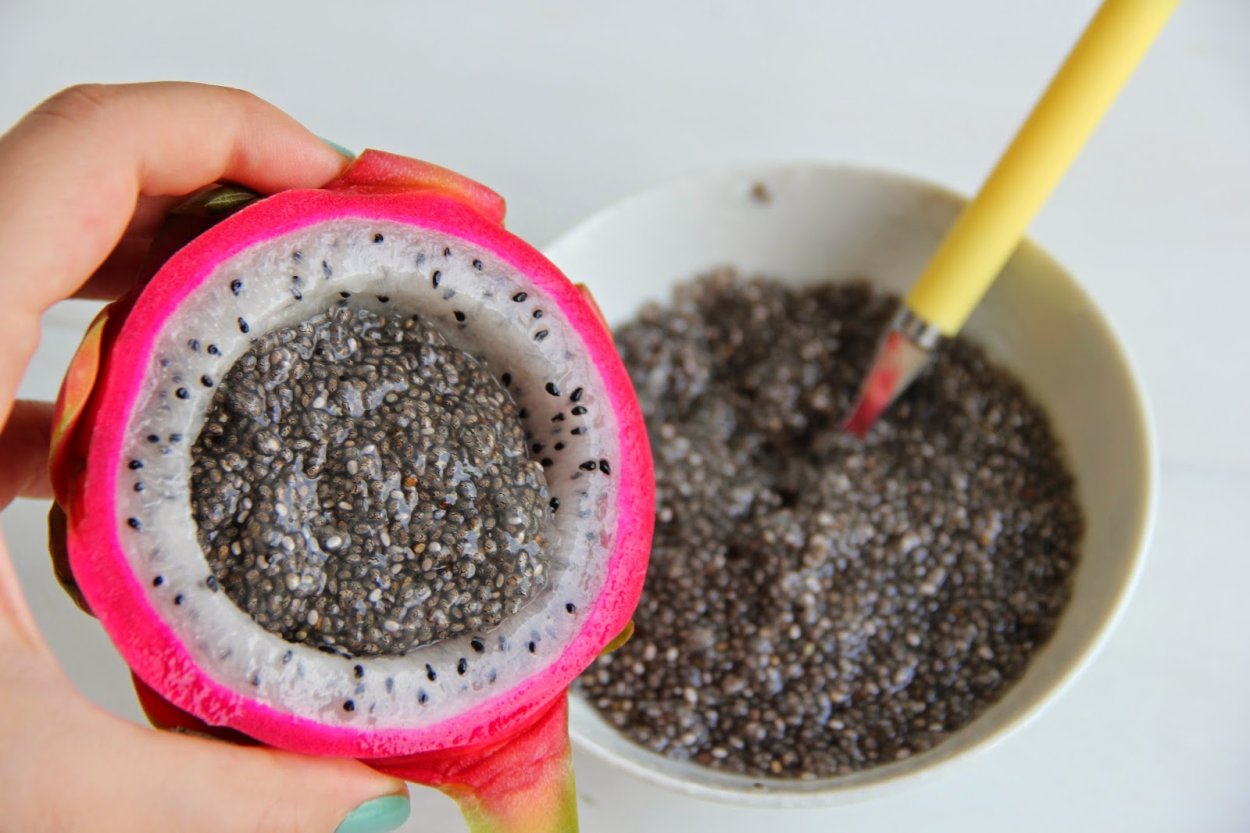 Фрукт с семенами чиа