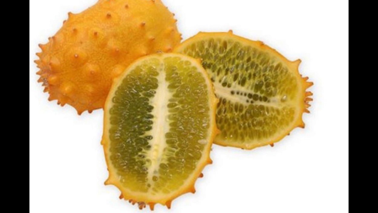 Желтый фрукт с пупырышками