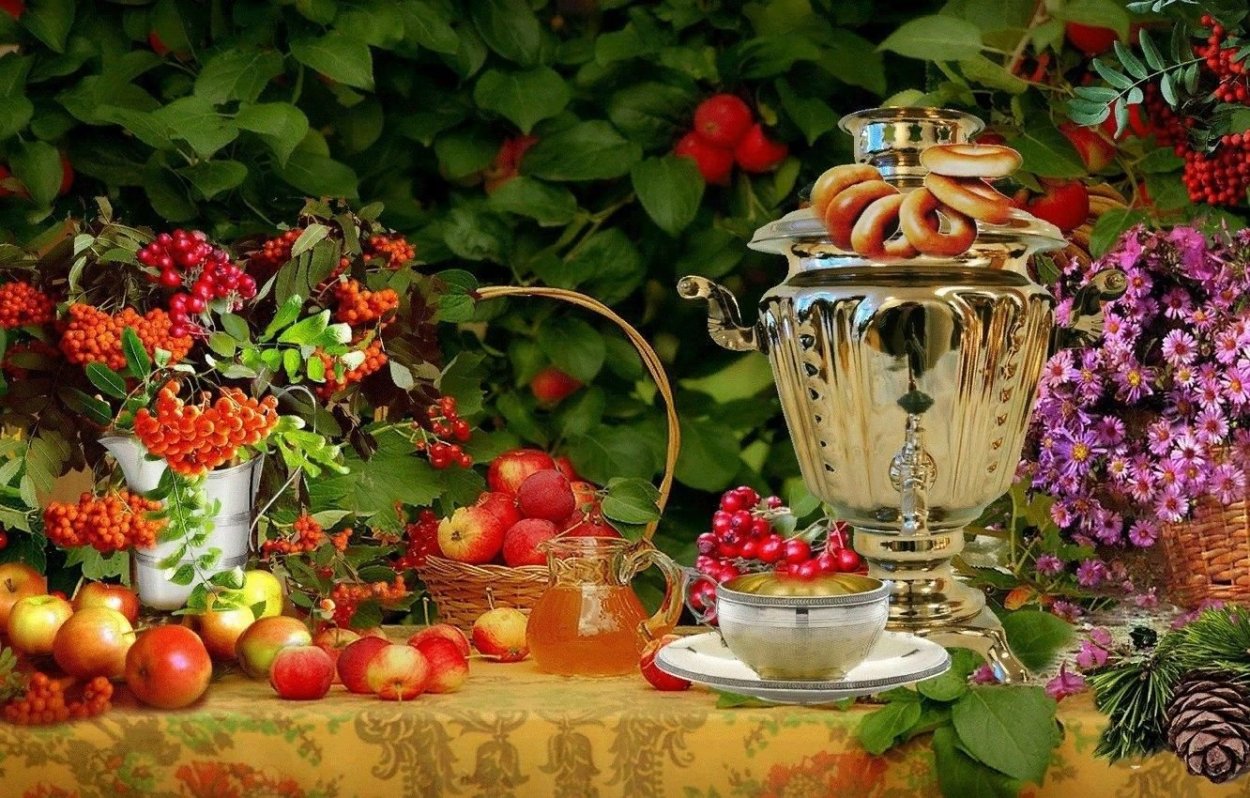 Самовар в саду