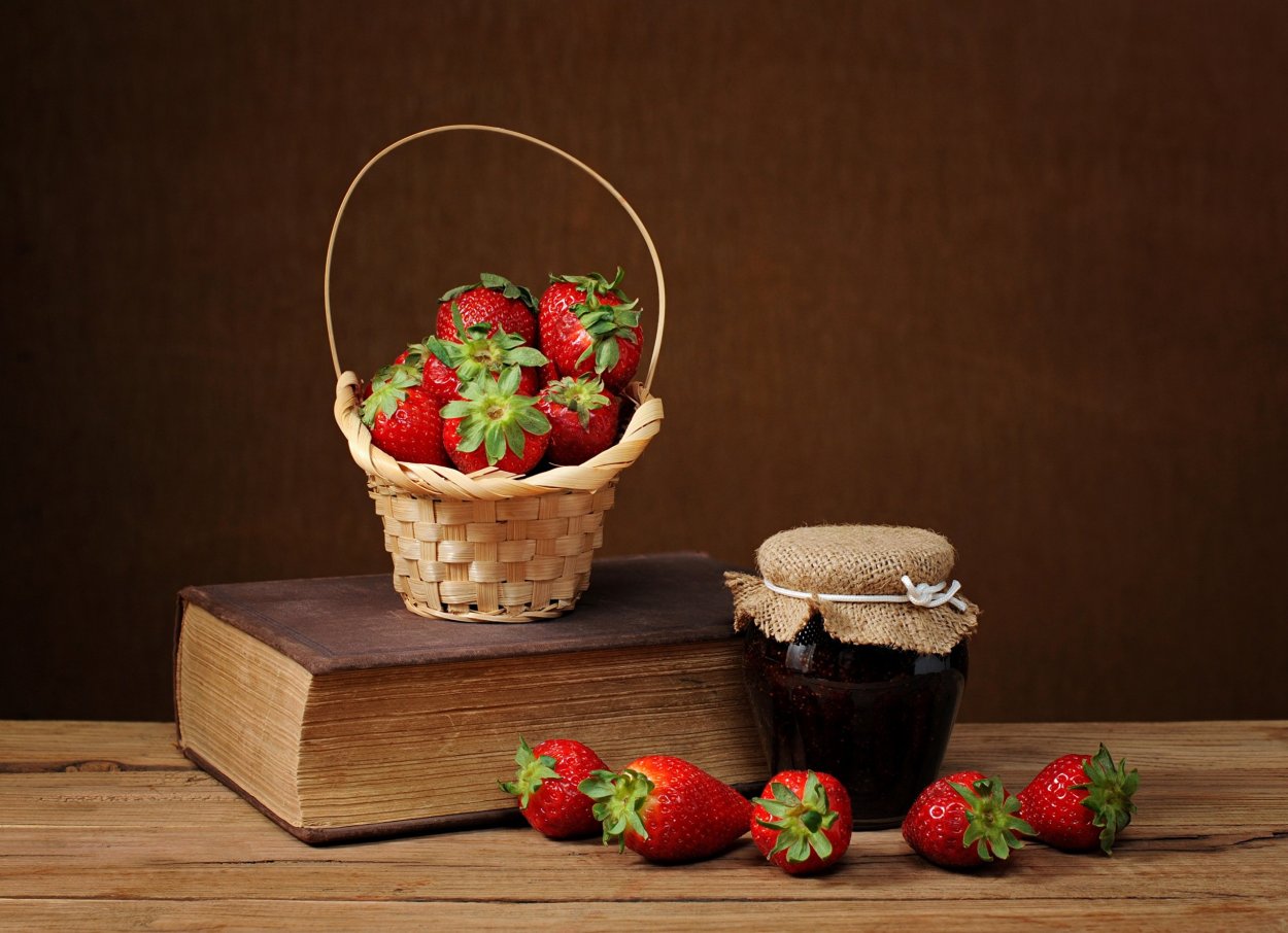 Клубника в корзинке