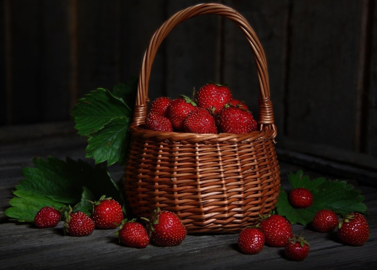 Ягоды в лукошке