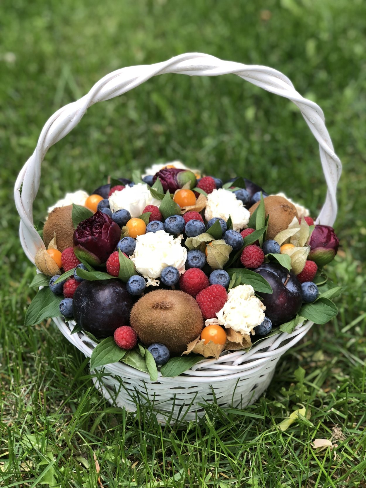 Фруктово ягодный букет корзина