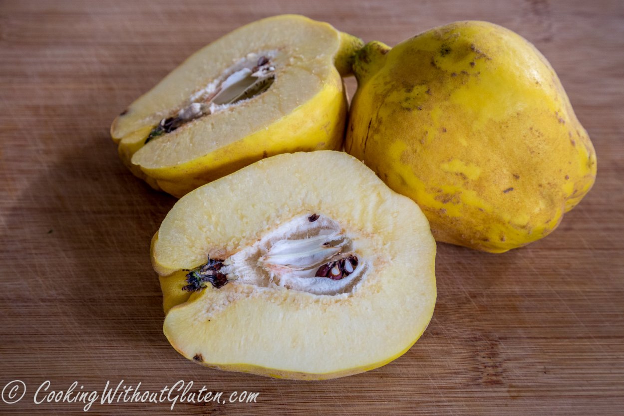 Плод айвы в разрезе