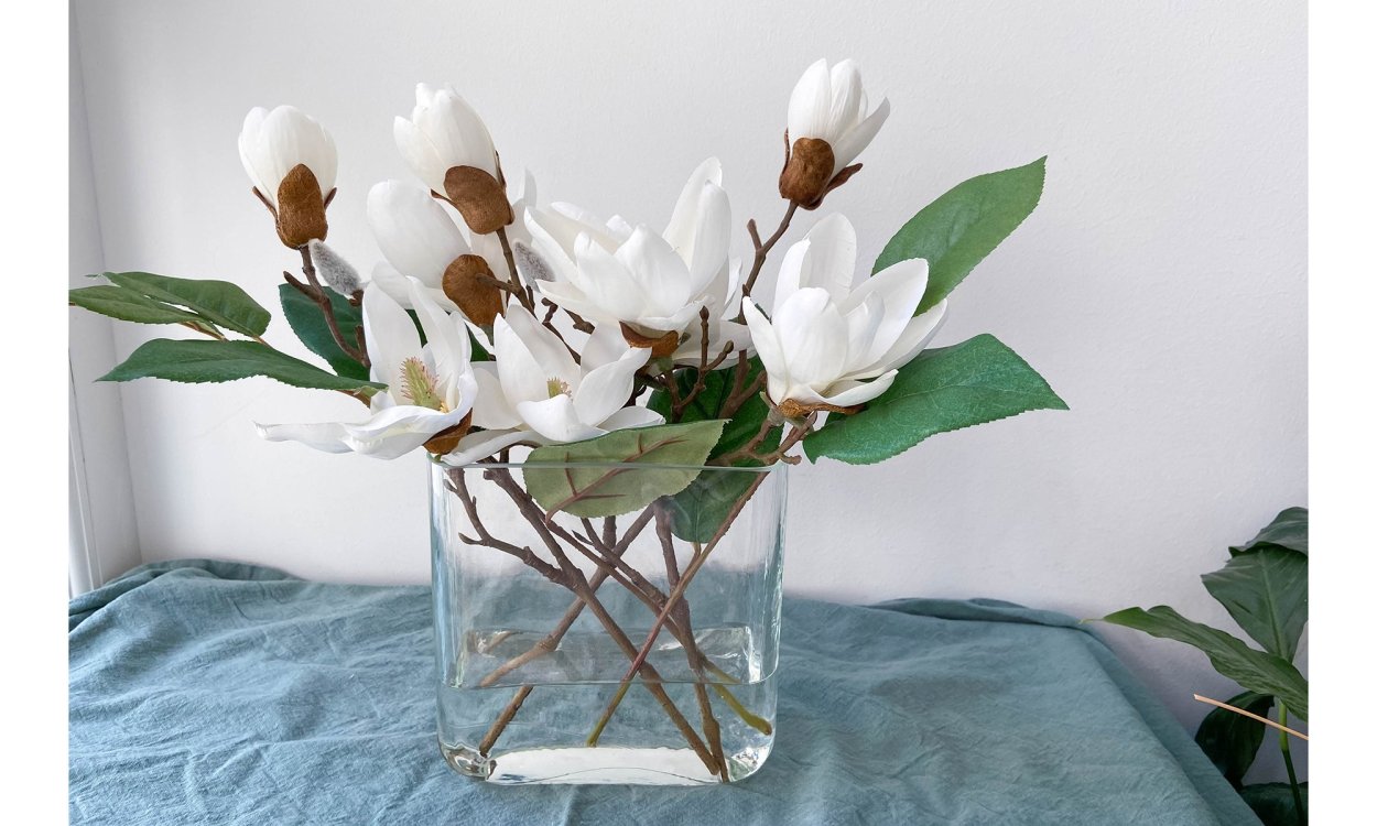Букет с магнолией