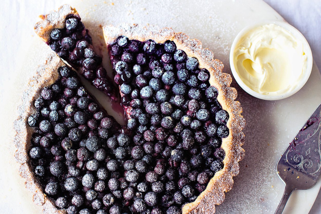 Песочный пирог с черникой