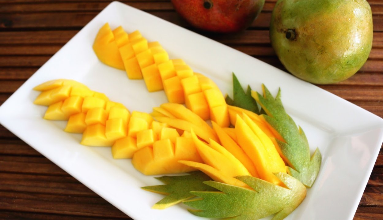 Фруктовая тарелка с манго