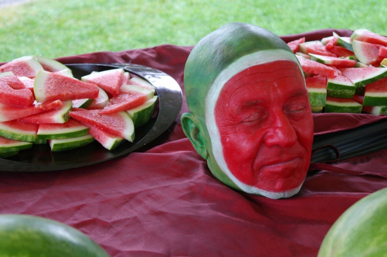 Арбуз на голове