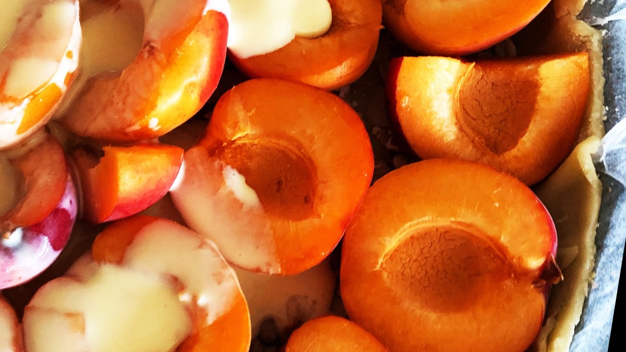 Обои с персиками