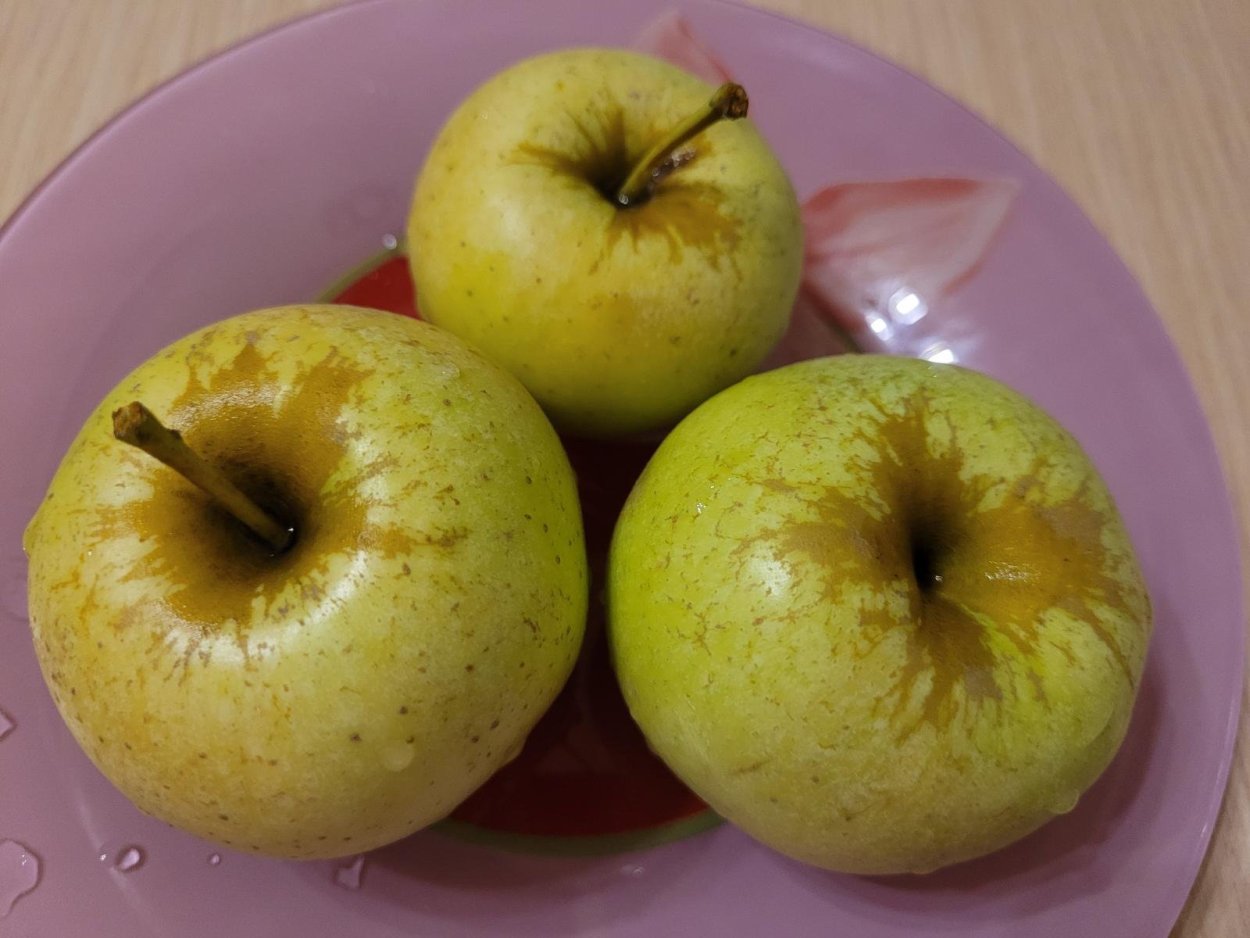 Яблоня Лимонка