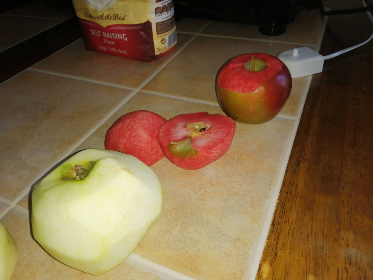 Яблоки красные внутри