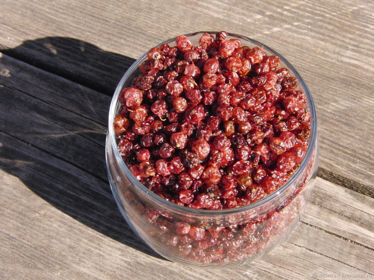 Красная сушеная ягода