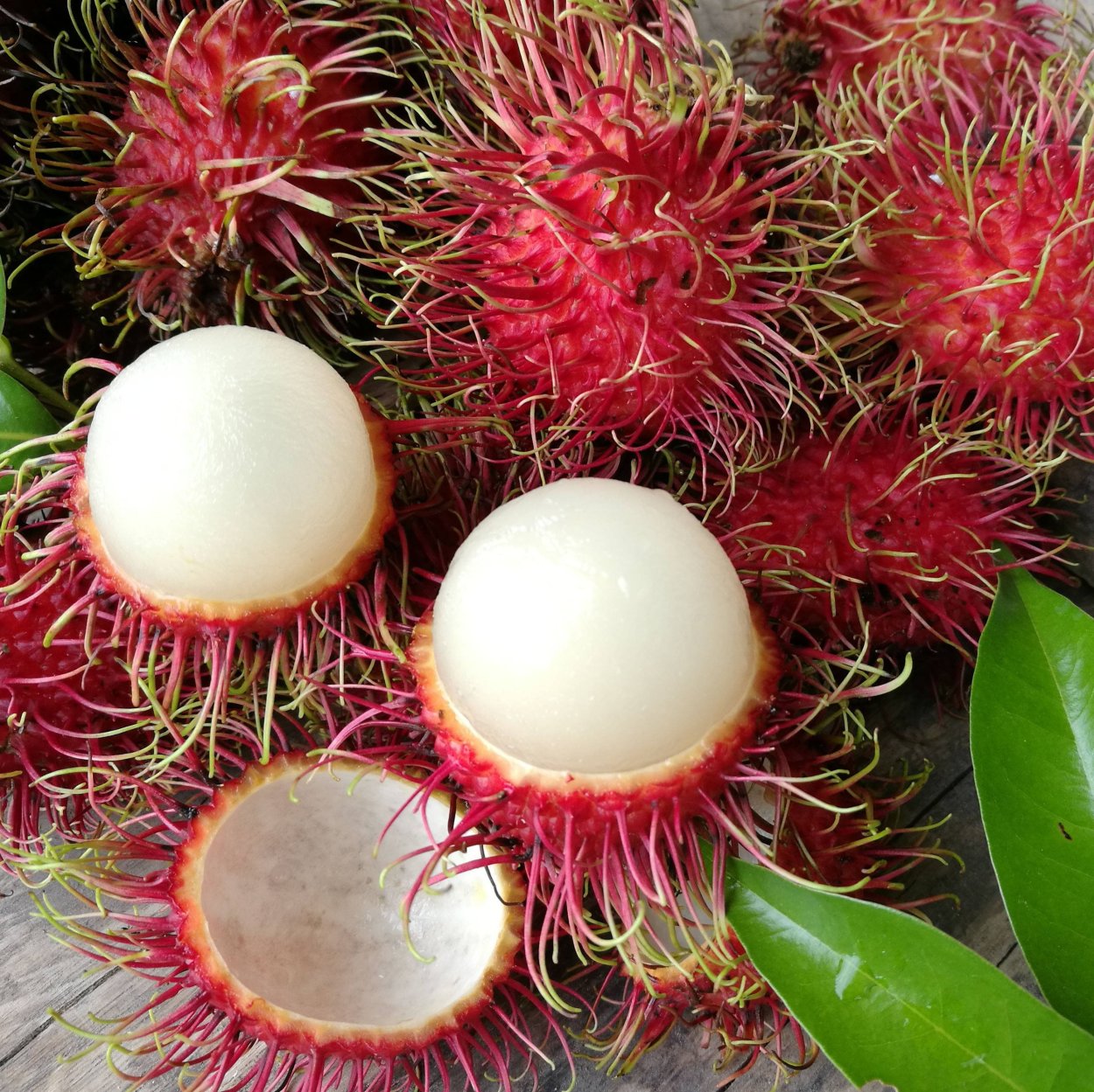 Тропический фрукт рамбутан