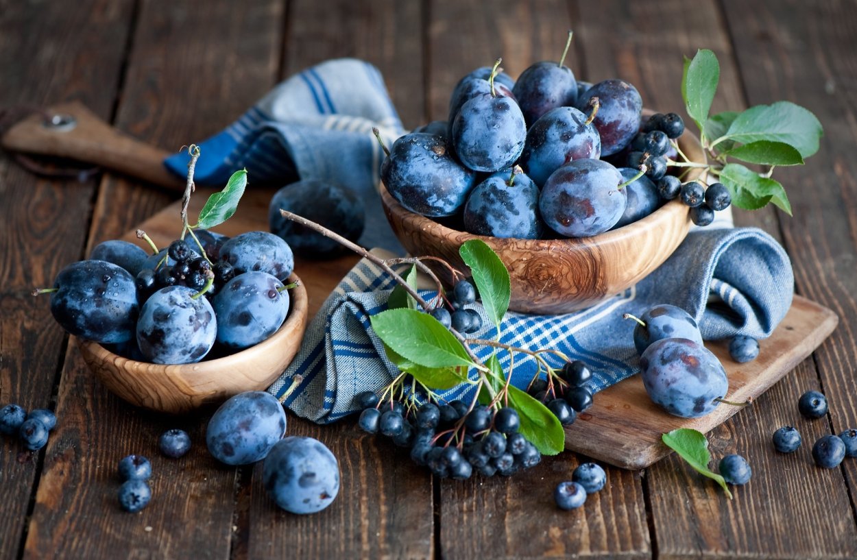 Натюрморт с голубикой