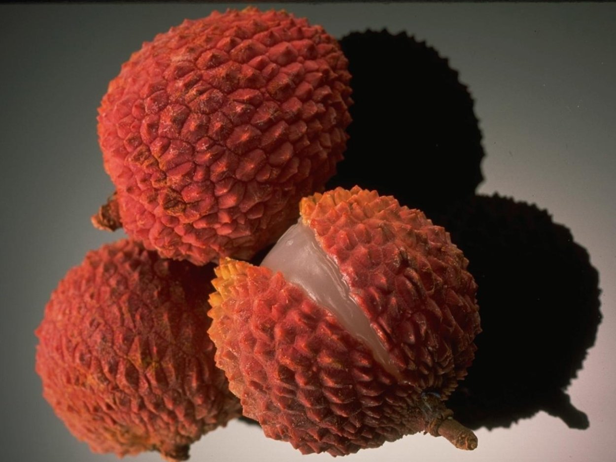 Фрукт с пупырышками