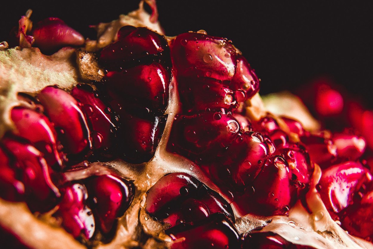 Гранат макро