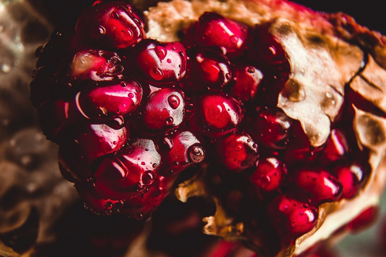 Гранат макро