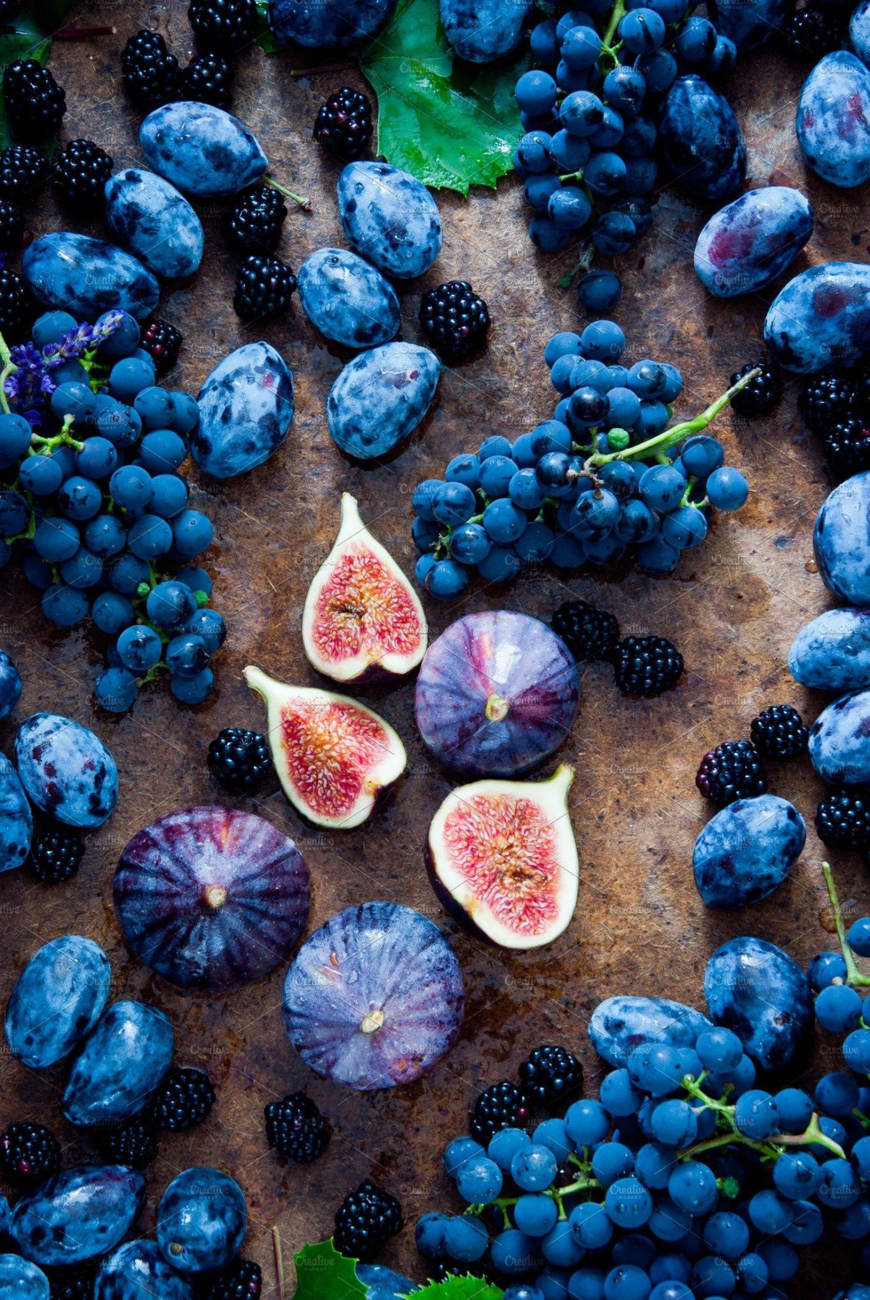 Синие фрукты и ягоды