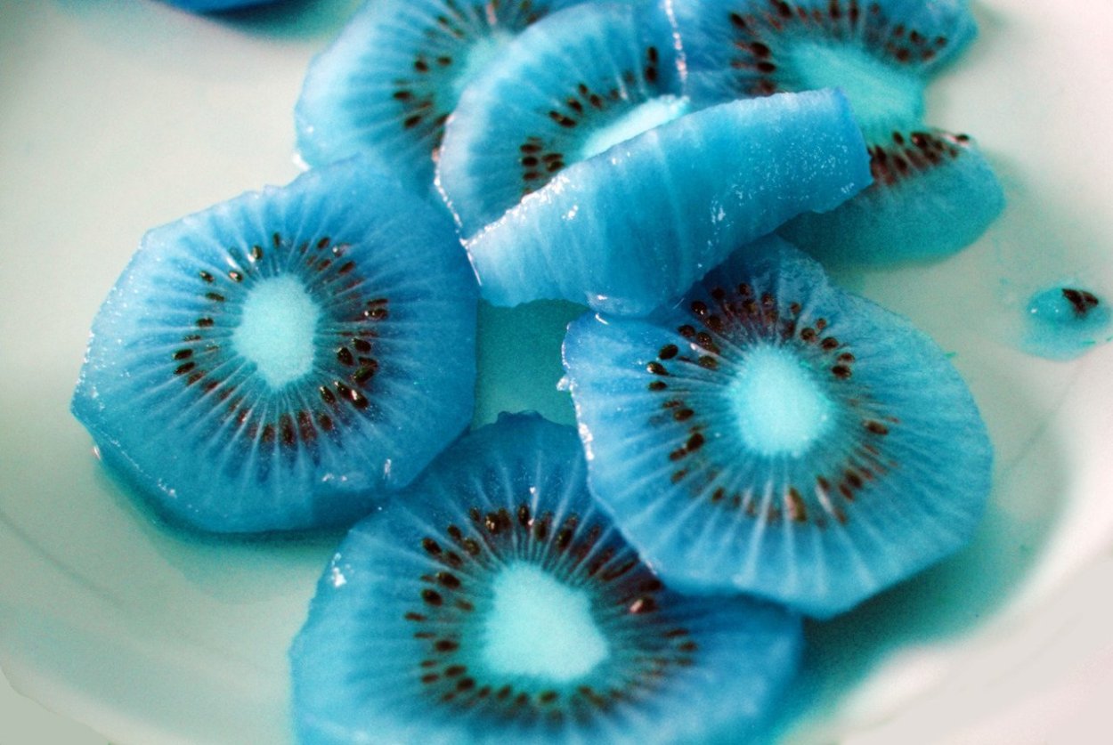 Фрукт бирюзового цвета