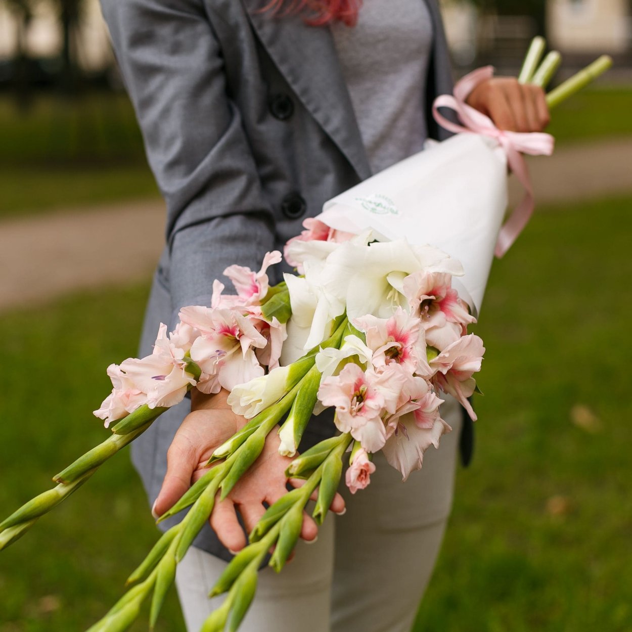 Букет гладиолусов на 1 сентября