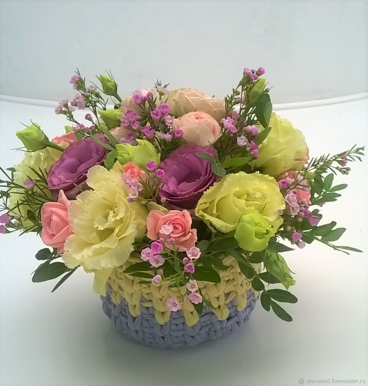 Композиции из цветов в оазисе