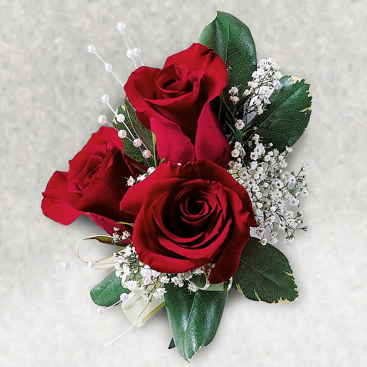 Букет из бордовых роз и гипсофилы