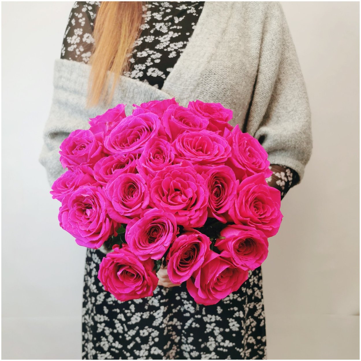 Розы фуксия букет