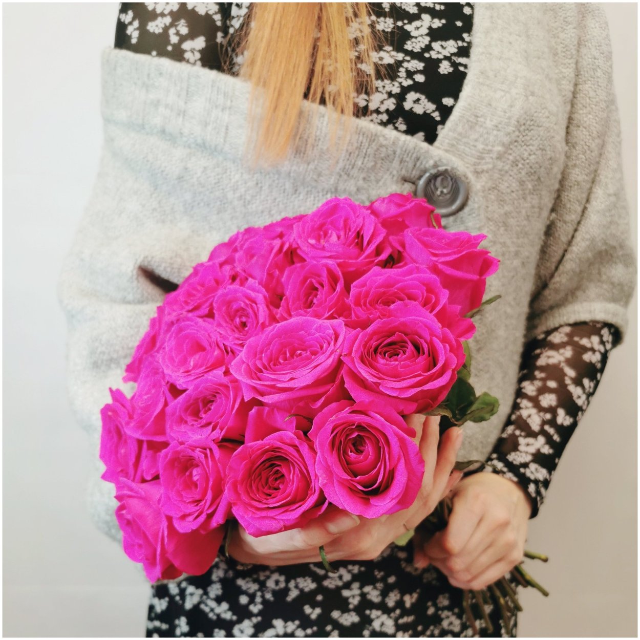 Розы цвета фуксии в букете