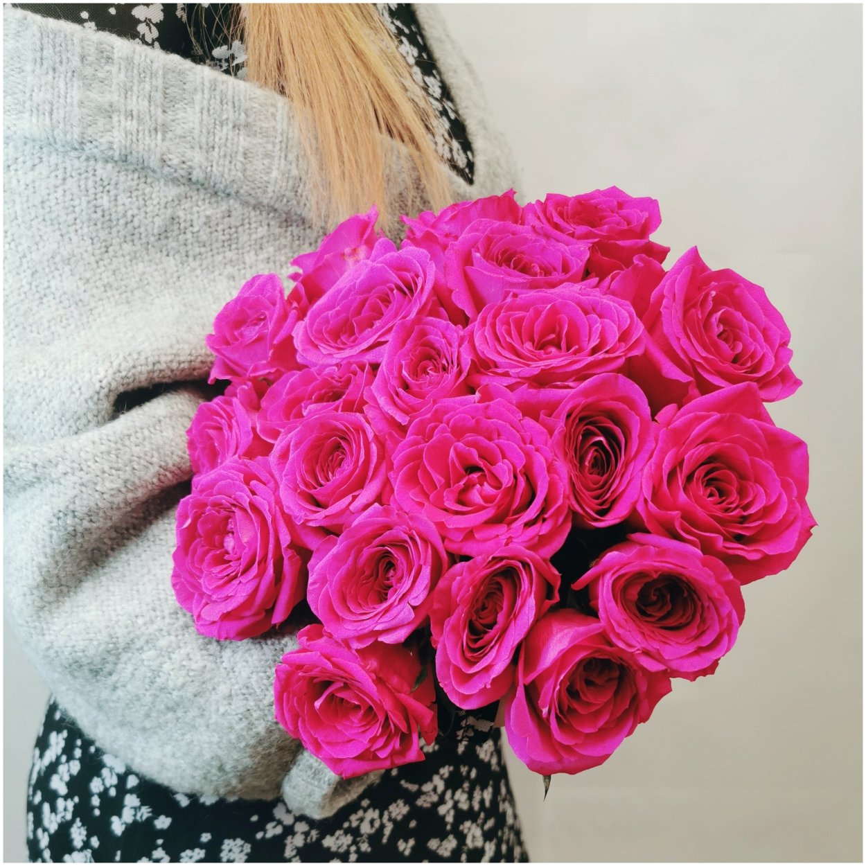 Розы цвета фуксии в букете