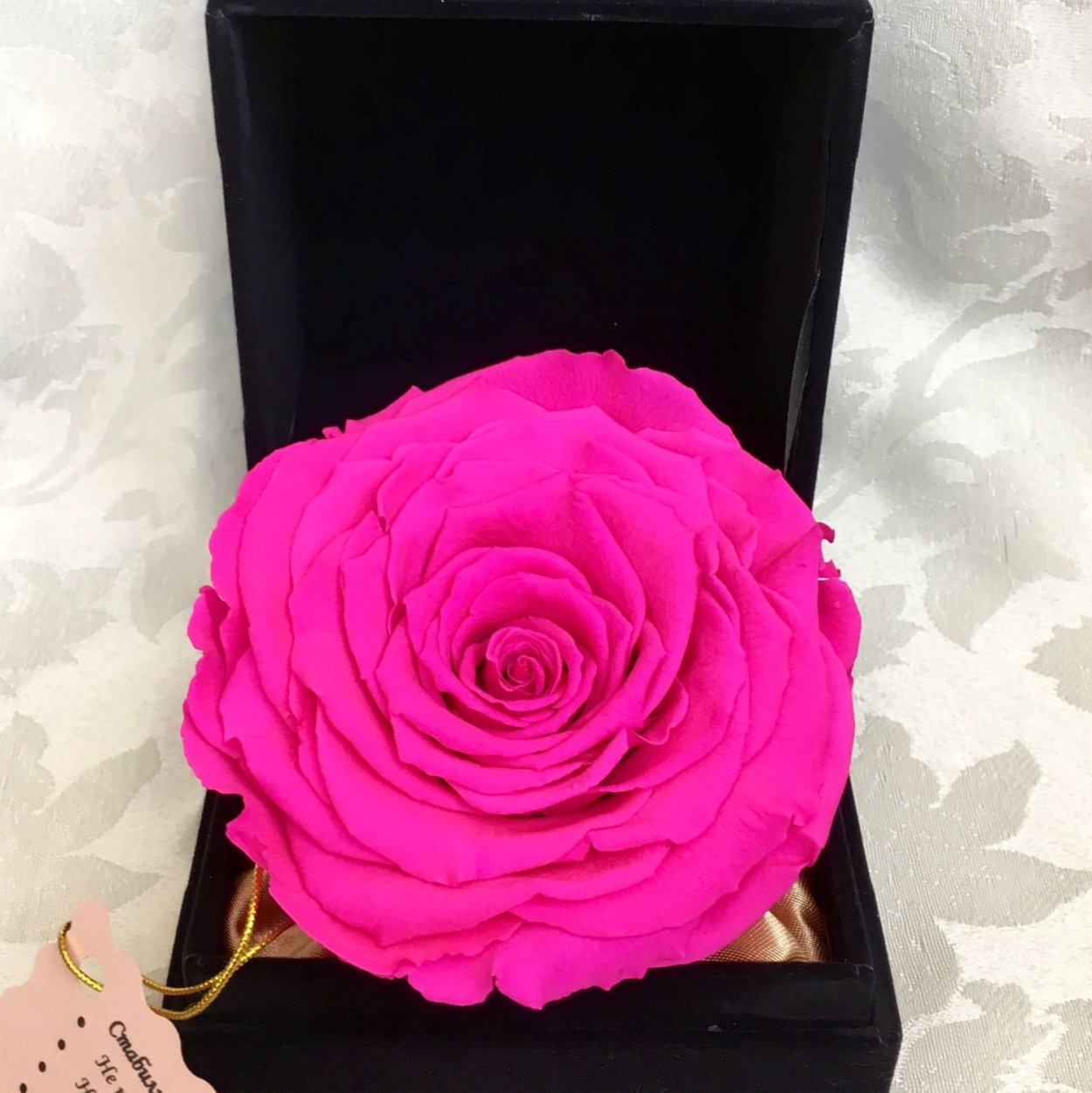 Стабилизированные розы в коробке