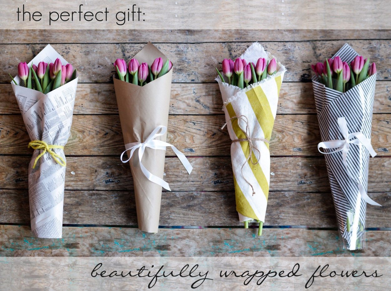 Упаковать цветы в крафт бумагу