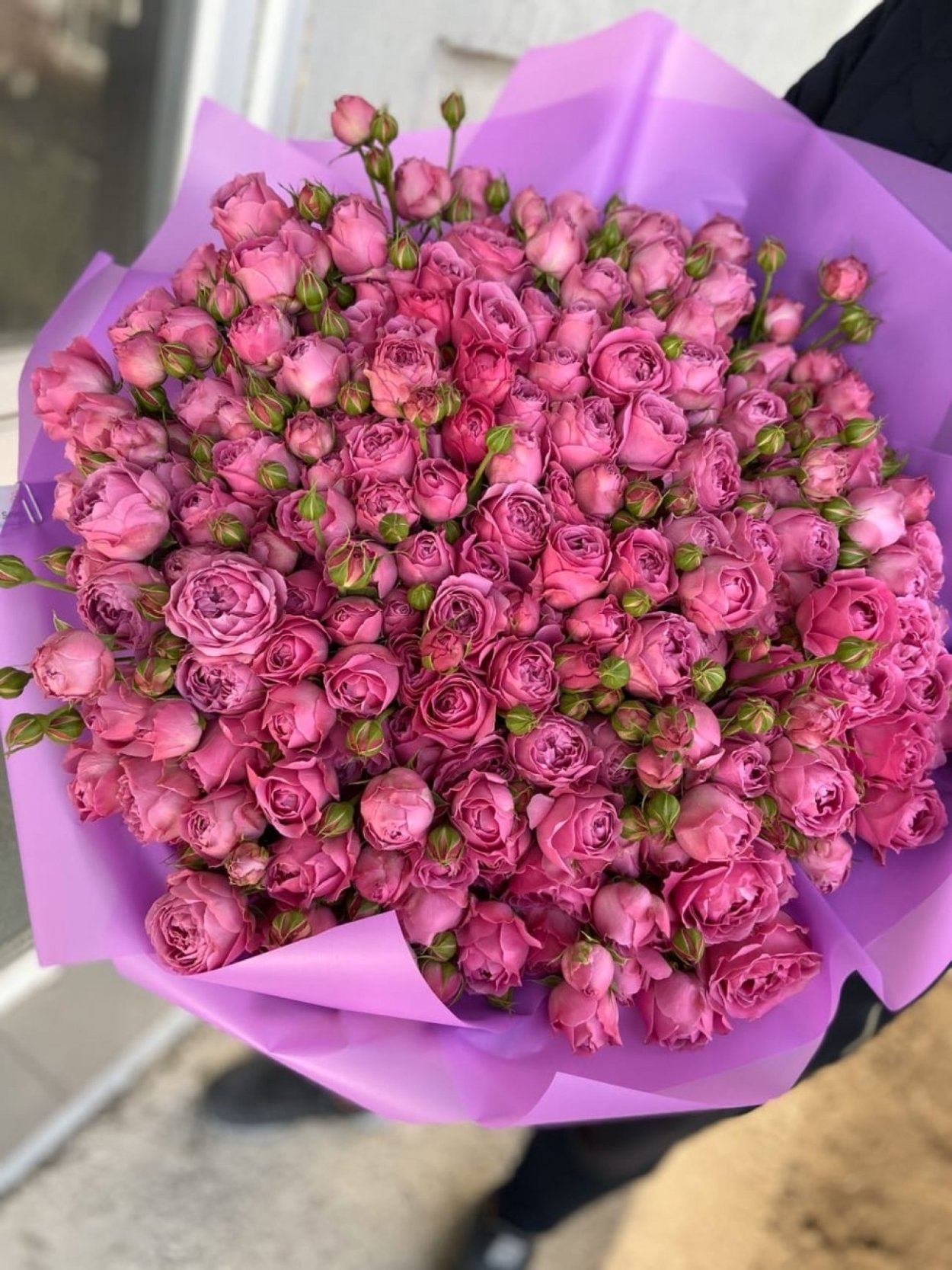 Букет с кустовой розой